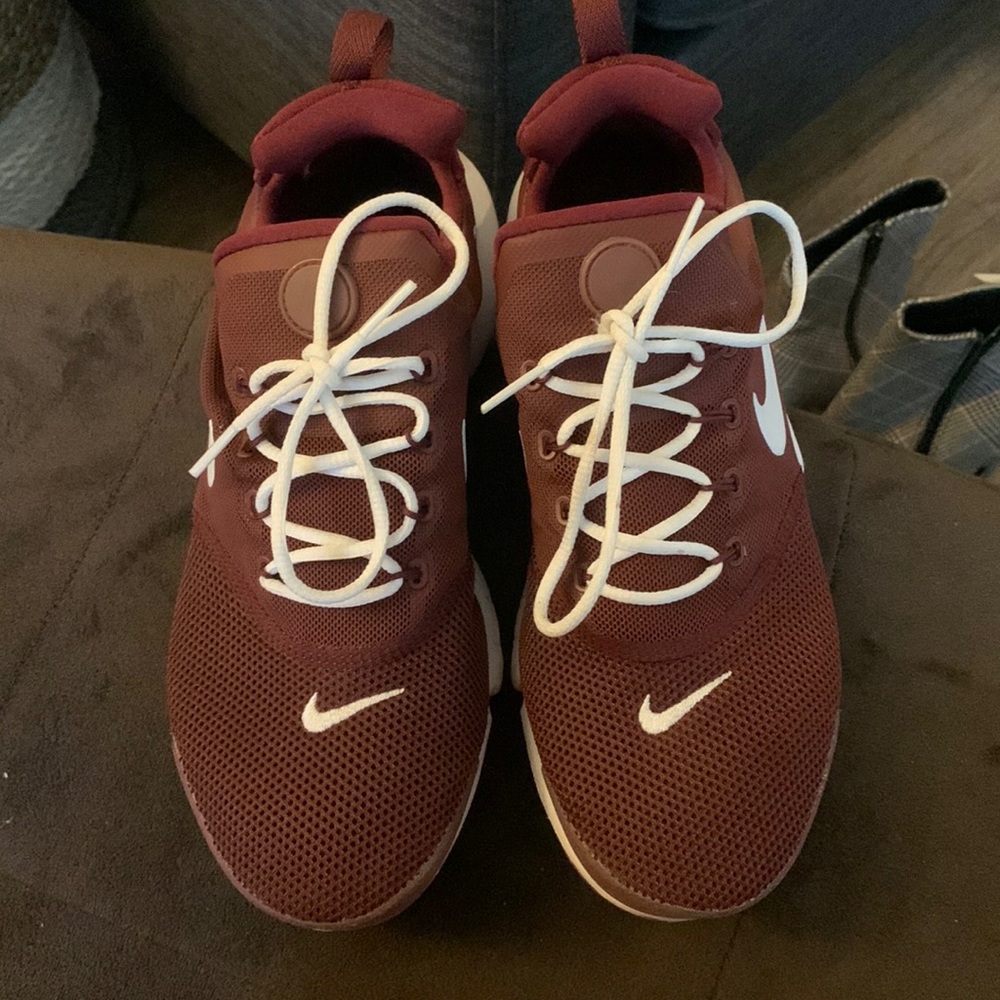 Lightly used burgundy nike sneakers
